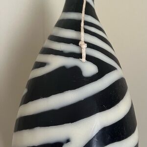 Round Black and White Swirl Candle